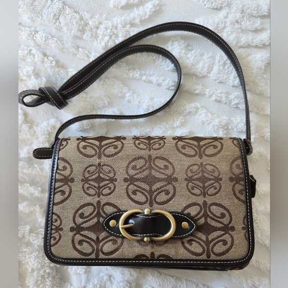 Source Unknown Handbags - Unmarked Shoulder/crossbody bag.   Has the style of MK or Calvin Klein.